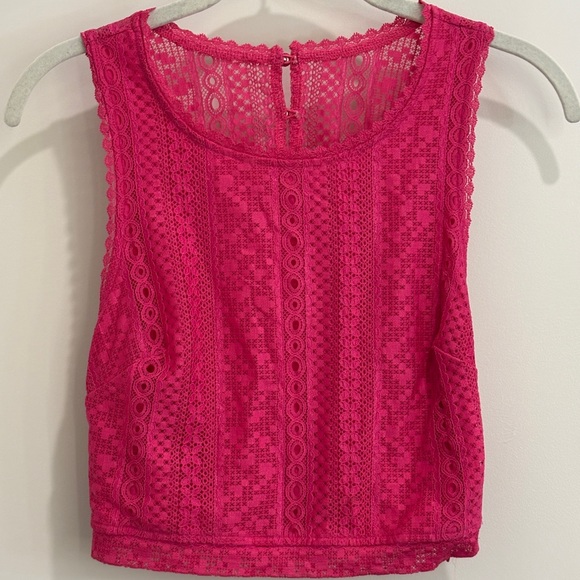 bebe Tops - bebe Lace Crop Top – XS – Shocking Pink Fuchsia💖